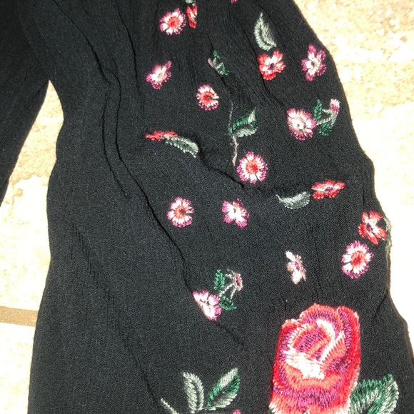 aeropostale of the shoulder black rose shirt - Picture 3 of 4